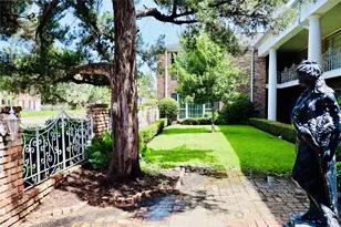 2201 Fountain View Dr, Houston, TX 77057 - Photo 10
