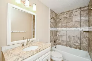 3402 Hidden Creek Dr, Sugar Land, TX 77479 - Photo 14