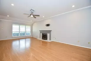 3402 Hidden Creek Dr, Sugar Land, TX 77479 - Photo 4