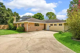 8739 Linkterrace Ln, Houston, TX 77025 - Photo 1