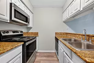 2110 Wilcrest Dr, Houston, TX 77042 - Photo 12