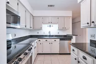 17814 Kings Park Ln, Houston, TX 77058 - Photo 4