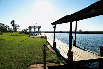 627 Port Road, Angleton, TX 77515 - Photo 4