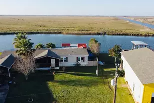 627 Port Rd, Angleton, TX 77515 - Photo 1