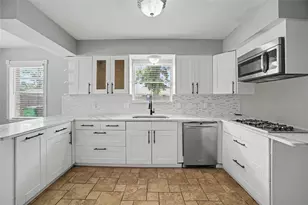 8330 Springtime Ln, Houston, TX 77075 - Photo 2