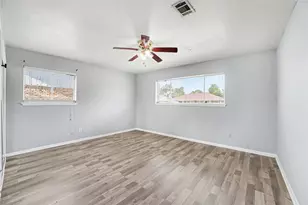 8330 Springtime Ln, Houston, TX 77075 - Photo 14