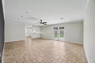 8330 Springtime Ln, Houston, TX 77075 - Photo 6