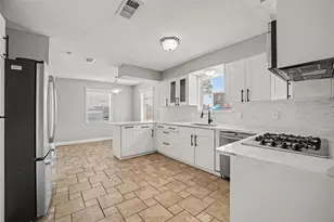 8330 Springtime Ln, Houston, TX 77075 - Photo 4