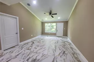 1306 N 9th St, Conroe, TX 77301 - Photo 6
