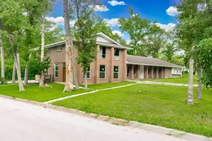200 Broken Bough Ln, Conroe, TX 77304 - Photo 1