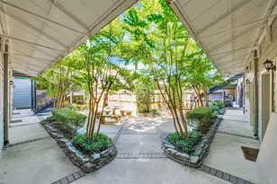 2216 Chenevert St, Houston, TX 77003 - Photo 20