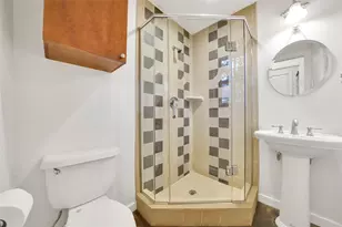 2216 Chenevert St, Houston, TX 77003 - Photo 8