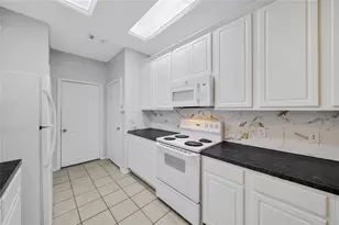 230 W Stedhill Loop, The Woodlands, TX 77384 - Photo 8