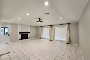 8327 Bird Run Dr, Houston, TX 77489 - Photo 2