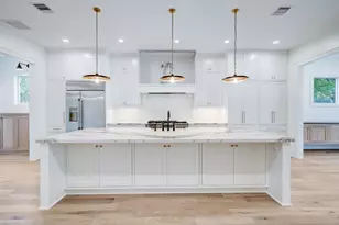 2031 Saxon Dr, Houston, TX 77018 - Photo 2