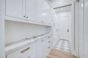 2031 Saxon Dr, Houston, TX 77018 - Photo 10