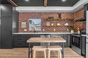 827 Winnie St, Galveston, TX 77550 - Photo 4