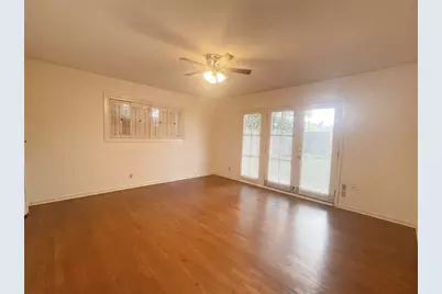 9655 Meadowcroft Drive, Houston, TX 77063 - Photo 10