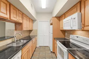 2025 Augusta Dr, Houston, TX 77057 - Photo 10