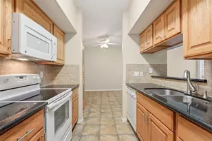 2025 Augusta Dr, Houston, TX 77057 - Photo 14