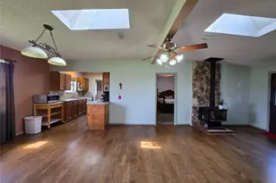 1495 W Bayshore Dr, Palacios, TX 77465 - Photo 18