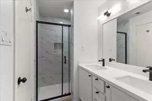 724D Bering Dr, Houston, TX 77057 - Photo 18