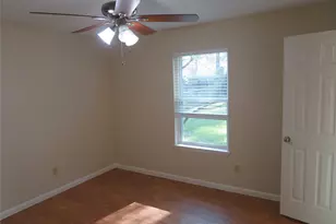 109 Laurie Ln, Willis, TX 77378 - Photo 12