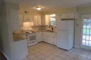 109 Laurie Ln, Willis, TX 77378 - Photo 8