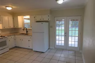 109 Laurie Ln, Willis, TX 77378 - Photo 8