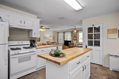 319 N Howard Street, Grapeland, TX 75844 - Photo 16