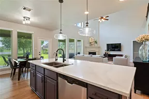 1915 Cayman Bend Ln, Pearland, TX 77584 - Photo 4