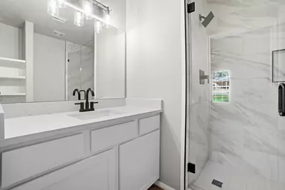 10832 Royal Forest Drive, Conroe, TX 77303 - Photo 12