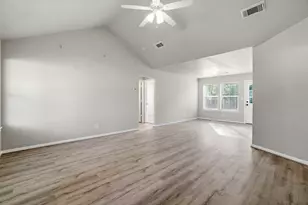 10832 Royal Forest Dr, Conroe, TX 77303 - Photo 6