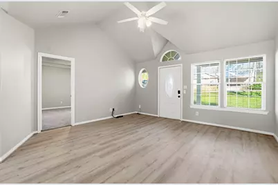 10832 Royal Forest Drive, Conroe, TX 77303 - Photo 8