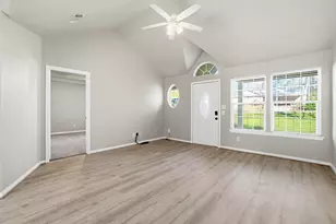 10832 Royal Forest Dr, Conroe, TX 77303 - Photo 8