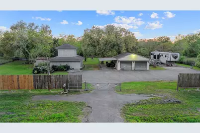 300 Mustang Road, Alvin, TX 77511 - Photo 2