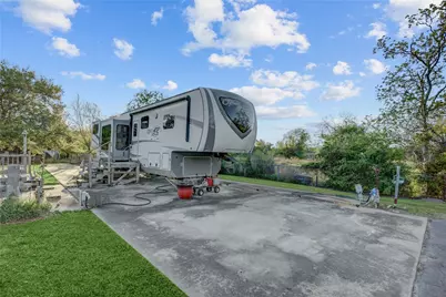 300 Mustang Road, Alvin, TX 77511 - Photo 8