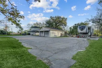 300 Mustang Road, Alvin, TX 77511 - Photo 4