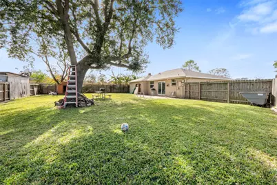 8611 Amblewood Drive, Houston, TX 77099 - Photo 28