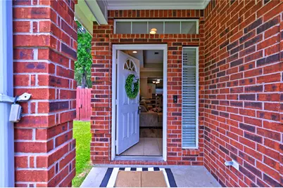 422 E Hunting Tower Run, Conroe, TX 77316 - Photo 6