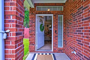 422 E Hunting Tower Run, Conroe, TX 77316 - Photo 6