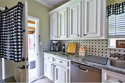 422 E Hunting Tower Run, Conroe, TX 77316 - Photo 12
