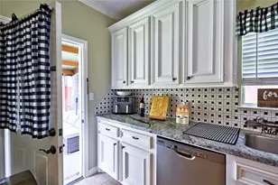 422 E Hunting Tower Run, Conroe, TX 77316 - Photo 12