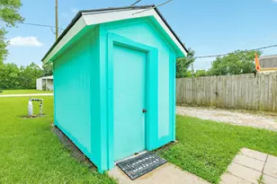 127 Bastrop Bayou Dr, Angleton, TX 77515 - Photo 32