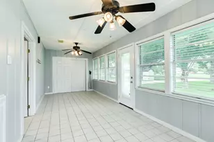 127 Bastrop Bayou Dr, Angleton, TX 77515 - Photo 28