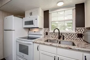 1678 Bayview Dr, Palacios, TX 77465 - Photo 18
