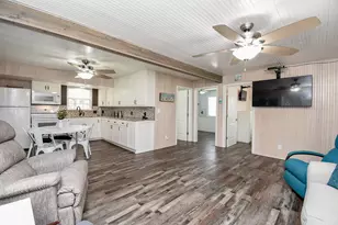 1678 Bayview Dr, Palacios, TX 77465 - Photo 14