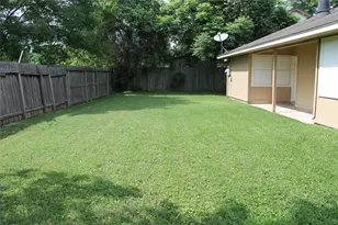 16806 Red Gully Dr, Sugar Land, TX 77498 - Photo 4