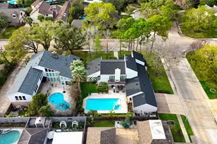 1403 E Brooklake Dr, Houston, TX 77077 - Photo 2