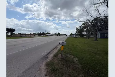 2212 S Highway 288B, Angleton, TX 77515 - Photo 4